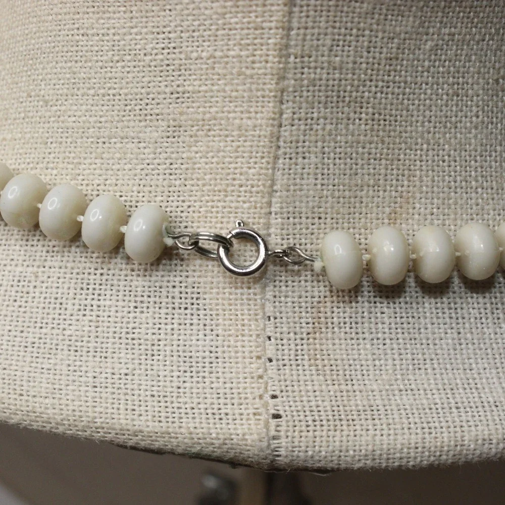 Vintage Beaded Necklace Graduated Iridescent Glass Strand 23.5 Inch Cream Ivory